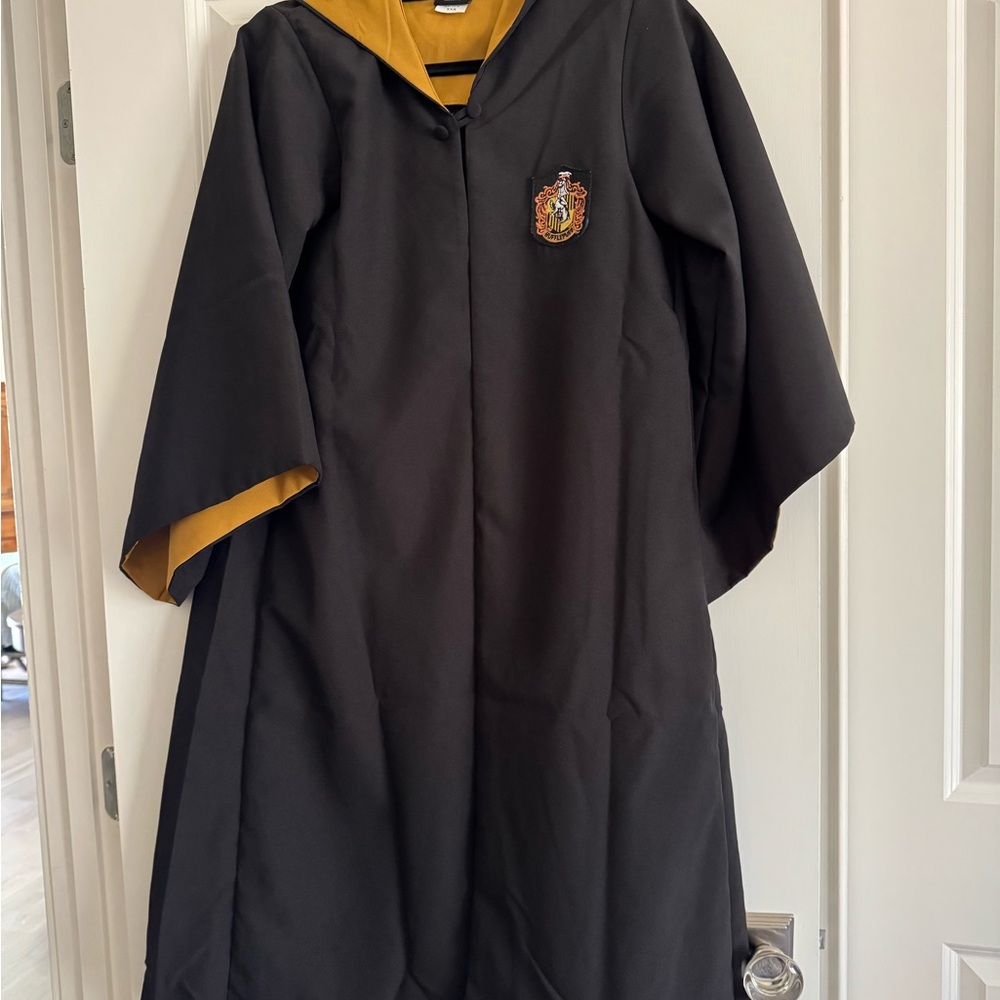 Authentic Harry Potter Universal Studios Hufflepuff House Cape Robe